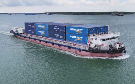 Sà lan điện chạy bằng năng lượng tái tạo, hướng đến logistics xanh