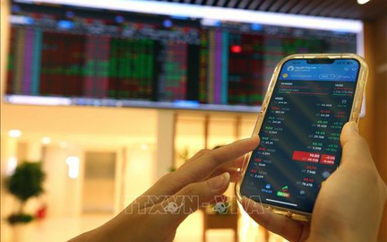 Chứng khoán phiên cuối tháng 4 điều chỉnh sâu trước kỳ nghỉ lễ