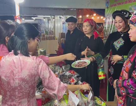 Khai mạc Hội chợ Xúc tiến Thương mại khu vực miền Nam 2025