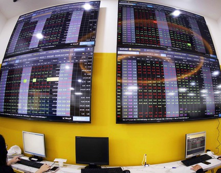 VN-Index tăng hơn 12 điểm, dòng tiền tập trung tại cổ phiếu trụ