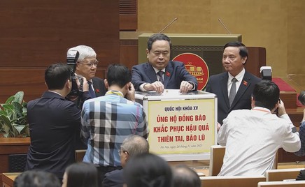 Quốc hội quyên góp hỗ trợ nhân dân vùng bị bão lũ