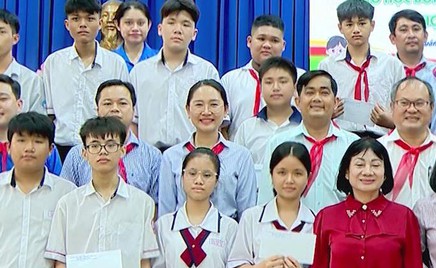 Phường Linh Xuân gặp gỡ tổng phụ trách Đội, Bí thư chi đoàn trường học và thiếu nhi vượt khó học tốt