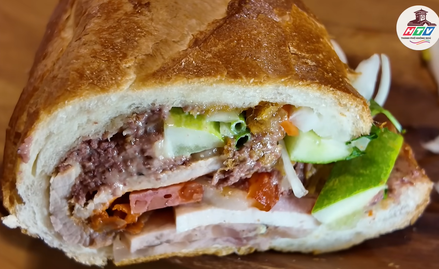 Bánh mì Huynh Hoa: Ổ bánh mì đắt đỏ bậc nhất TP có gì?