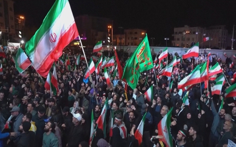 Người dân Iran đổ về Quảng trường Enghelab ủng hộ Lãnh đạo Tối cao Mojtaba Khamenei