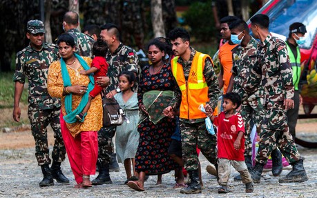 Nepal chạy đua giải cứu hàng trăm người mắc kẹt trong đường hầm thủy điện