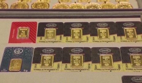 Vàng thế giới quay đầu giảm hơn 2% sau khi ông Trump nói về thuế quan với Trung Quốc