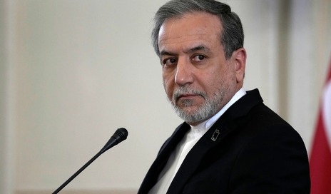 Iran: Sẵn sàng đáp trả nếu Mỹ tấn công, nhưng vẫn mở cửa đàm phán