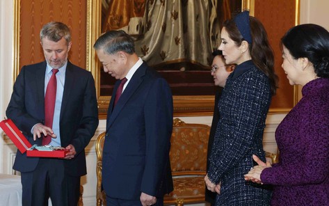 Tổng Bí thư, Chủ tịch nước Tô Lâm nhận Huân chương cao quý của Vương quốc Đan Mạch