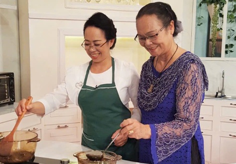 Hơi ấm yêu thương từ gian bếp của Mẹ