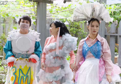 Cô My “tả tơi”, đi tới đâu rơi rớt tới đó - Lẹ không trễ tàu