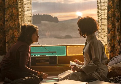 Jenna Ortega hóa thân robot A.I. trong "Klara and the Sun"