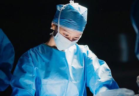Doctor X dẫn đầu bảng xếp hạng toàn cầu Netflix tuần thứ hai liên tiếp