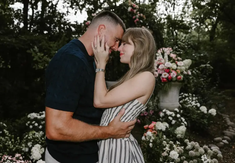 Taylor Swift được cho là đã đốt 11 xe tải đồ trang trí đám cưới