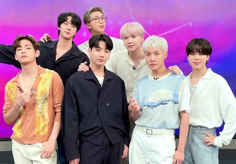 BTS mang "cơn địa chấn" trở lại Singapore sau 7 năm