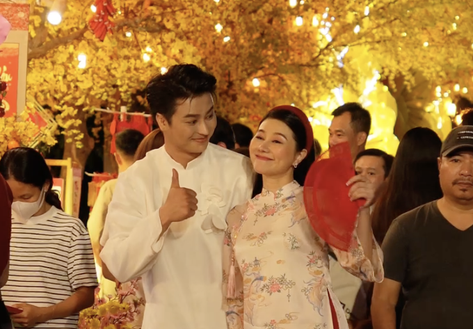 Tài tử cải lương: Rong chơi đêm Giao thừa