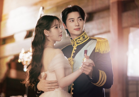 "Phu nhân đại quân thế kỷ 21" của IU và Byun Woo Seok tạo nên cơn sốt toàn cầu