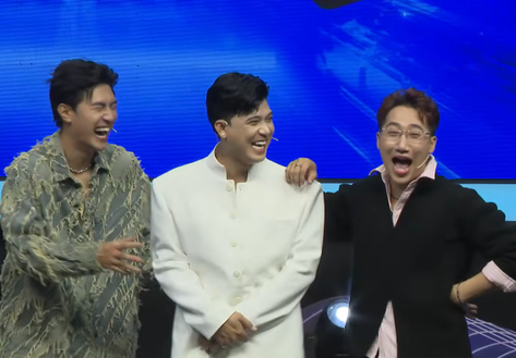 Song tài thách đấu 2 - Tập 1: MC cất giọng hát, người chơi quên luôn bản gốc