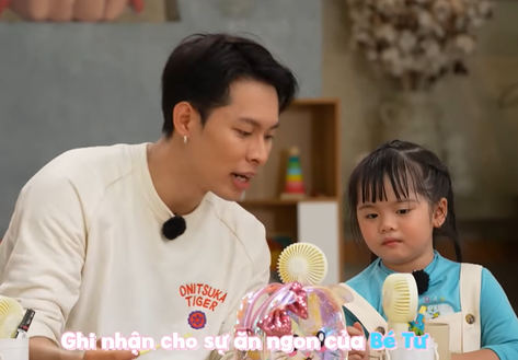 Anh trai và Cái đuôi nhỏ: Ngày đầu "vỡ trận" của các anh trai khi chăm em bé