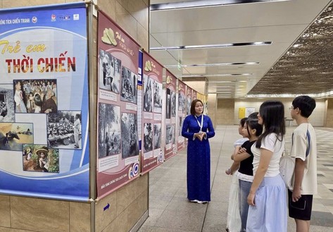 Triển lãm 'Trẻ em thời chiến' lần đầu được tổ chức tại ga metro số 1 TP. Hồ Chí Minh