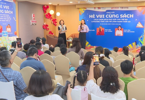 Truyền cảm hứng đọc sách cho trẻ qua chương trình "Hè vui cùng sách"