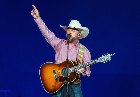 Cody Johnson mở chương mới trong sự nghiệp với album "Banks of the Trinity"