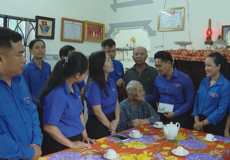 Tuổi trẻ TP. Hồ Chí Minh lan tỏa bản sắc Việt qua hành trình tri ân và giao lưu văn hóa tại Bàu Lâm