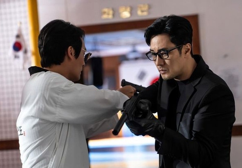 So Ji-sub ghi điểm với vai người cha trong "Agent Kim Reactivated"
