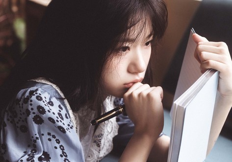 Tân binh Jo Seung-hee lưu giữ "những ngày cuối hạ" qua ống kính Kim Young-jun