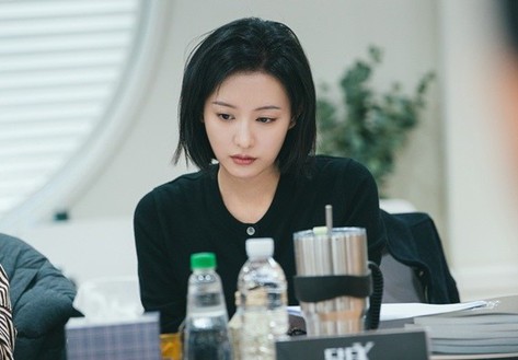 Kim Ji-won tiếp tục “Vũ trụ Cider” với phim y khoa noir Doctor X