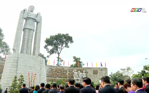 Đoàn đại biểu dự Đại hội Đảng bộ TP. Hồ Chí Minh lần thứ I dâng hương các anh hùng liệt sĩ