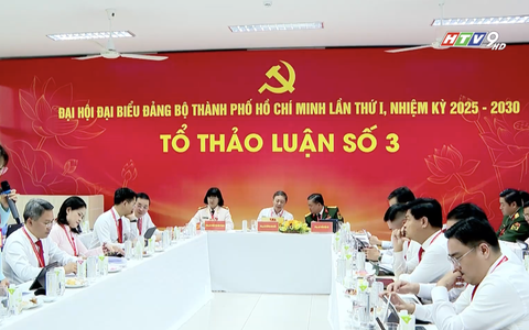 Sôi nổi thảo luận tại tổ, đóng góp nhiều ý kiến tâm huyết vào Văn kiện Đại hội