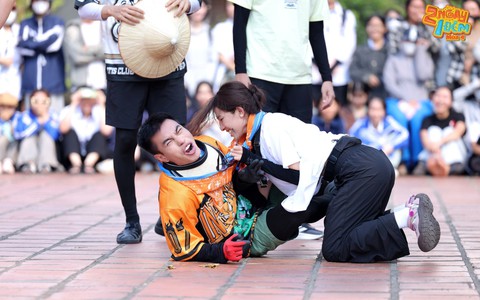 2 Ngày 1 Đêm - Mùa 4 - Tập 5: Ánh Sáng Aza "hòa tan", phối hợp siêu đỉnh với Dương Lâm - Cris Phan.