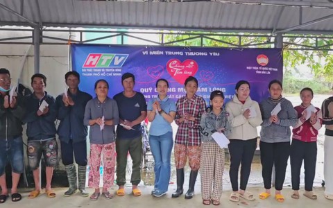 250 triệu đồng của quỹ “Chung một tấm lòng” đến với bà con vùng lũ tỉnh Đắk Lắk