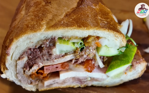 Bánh mì Huynh Hoa: Ổ bánh mì đắt đỏ bậc nhất TP có gì?