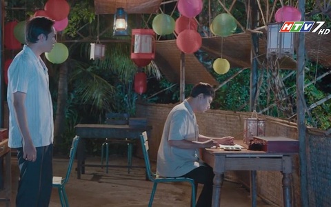 Hai chàng trai tiến thoái lưỡng nan vì sự cố chấp của má