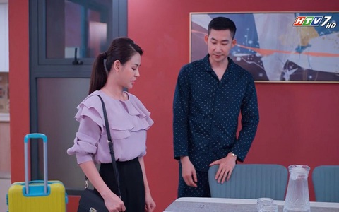 Trả nhẫn cưới, đau lòng kéo vali rời đi