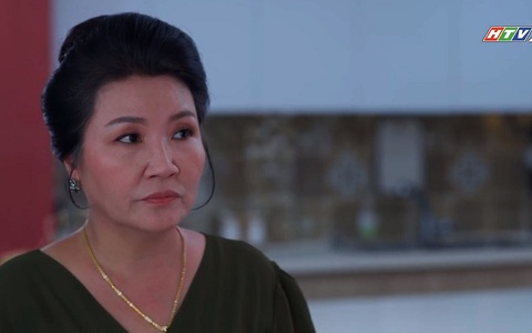 Mẹ sửng sốt thấy gái lạ trong nhà con trai, lại còn tự nhiên như chủ