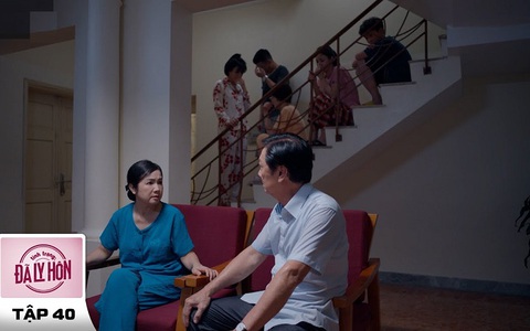 Ba mẹ cãi nhau vì ghen, 4 đứa con âm thầm... hóng chuyện