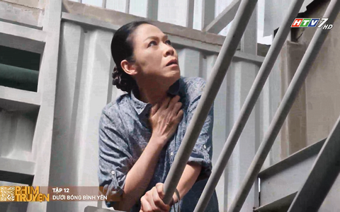 Bà Nhi hốt hoảng khi nhìn thấy vết bớt trên tay Quân