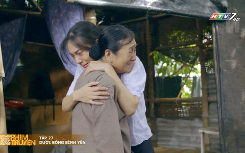 Mẹ con gặp nhau mừng mừng tủi