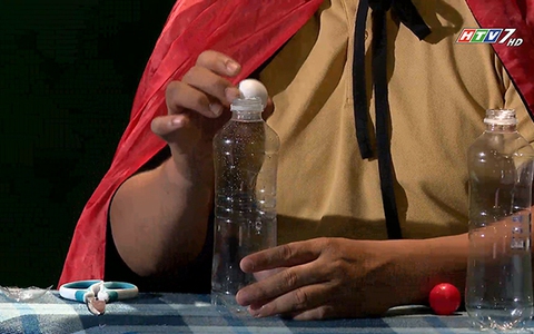 Học ảo thuật "Chai nước thần kỳ"