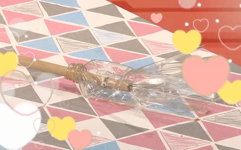 Làm chổi quét nhà từ chai nhựa