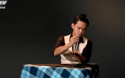 Ảo thuật với đồng xu và ly thủy tinh