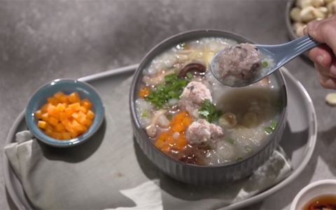 Cháo hạt sen nấu bò viên