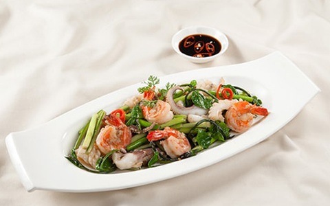 Ngồng tỏi xào hải sản