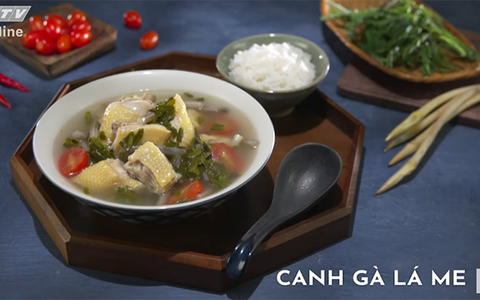 Chua thanh bắt vị với canh gà lá me