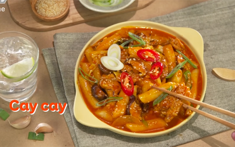Cách làm món bánh gạo xào cay ngay tại nhà