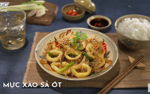 Cay thơm với mực xào sả ớt