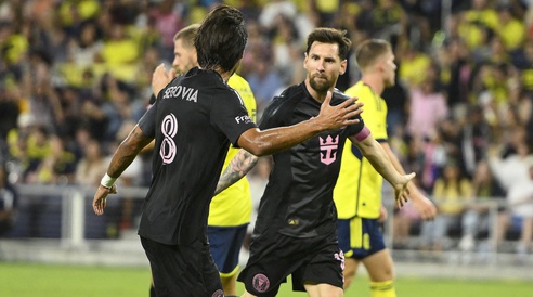 Messi lập hat-trick tưng bừng, sắp đoạt danh hiệu cao quý