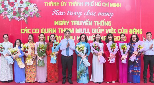 Thành ủy TP.HCM tri ân cơ quan tham mưu, tôn vinh phụ nữ nhân ngày 20/10